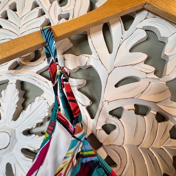 Aqua Green V Neck One Piece Tummy Control NWT Medium Adjustable Straps - Picture 4 of 8